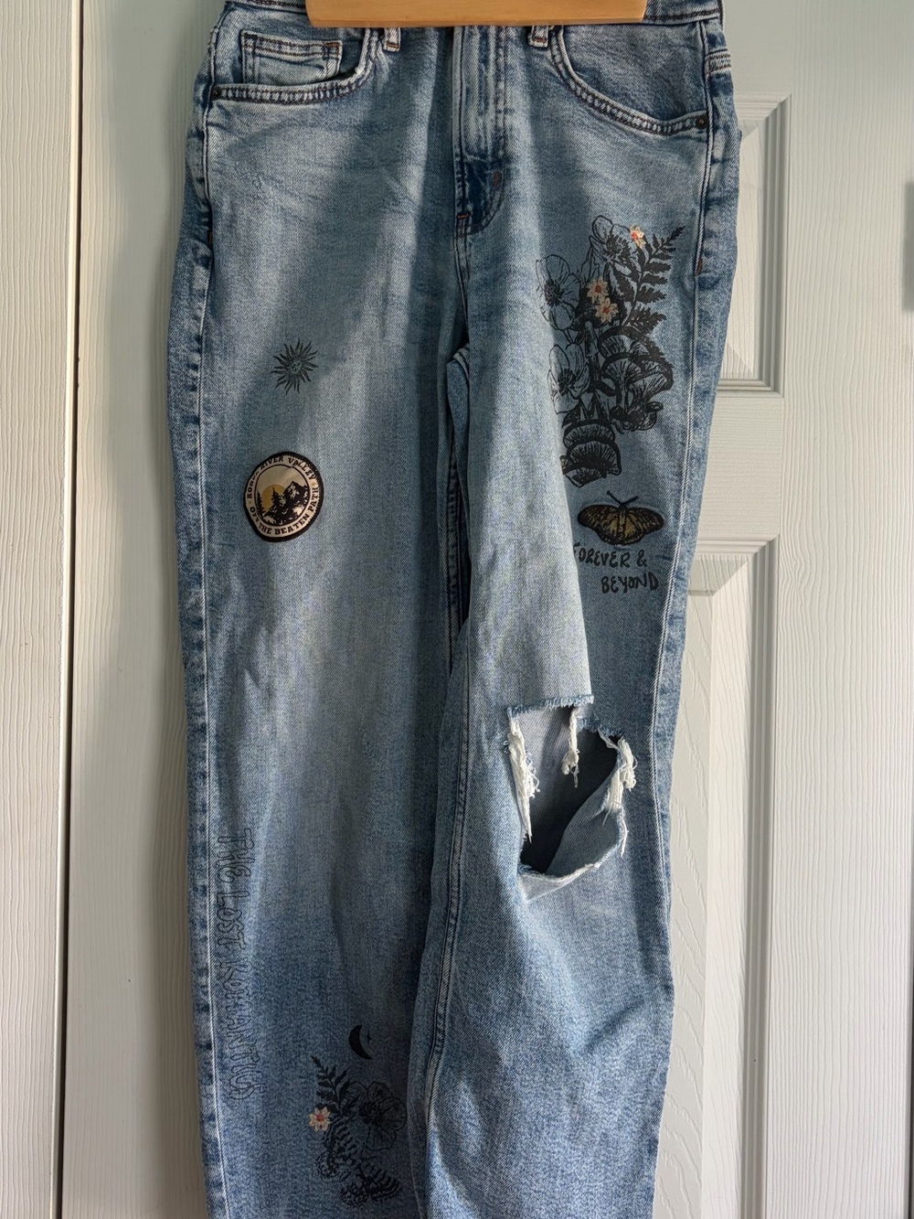 Light Blue Embroidered Distressed Women’s Jeans - Forever & Beyond